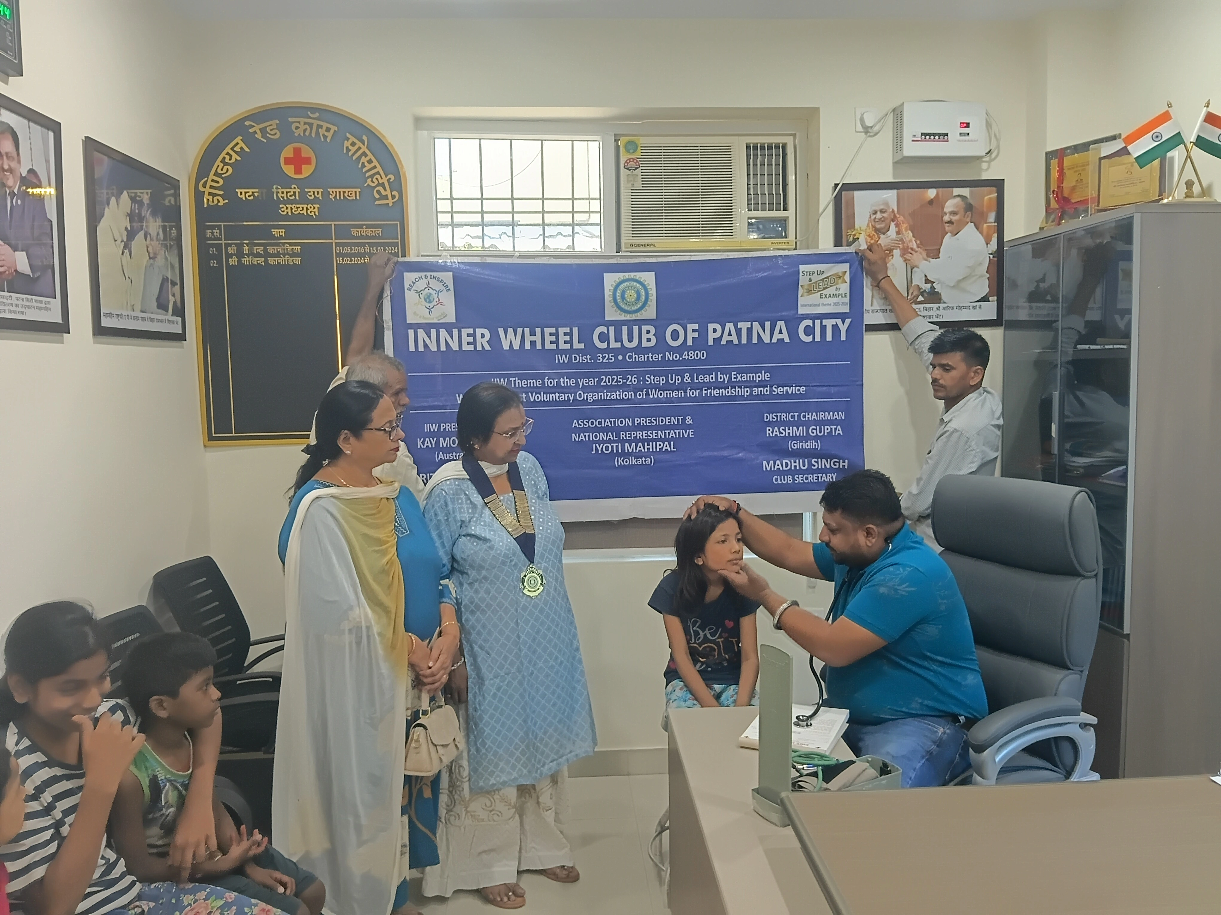 Dr. Ashutosh Asthana consulting a patient