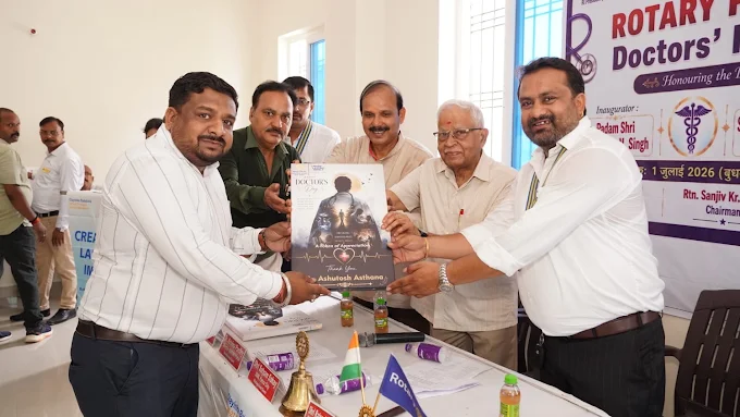 Dr. Ashutosh Asthana honoured at an award ceremony
